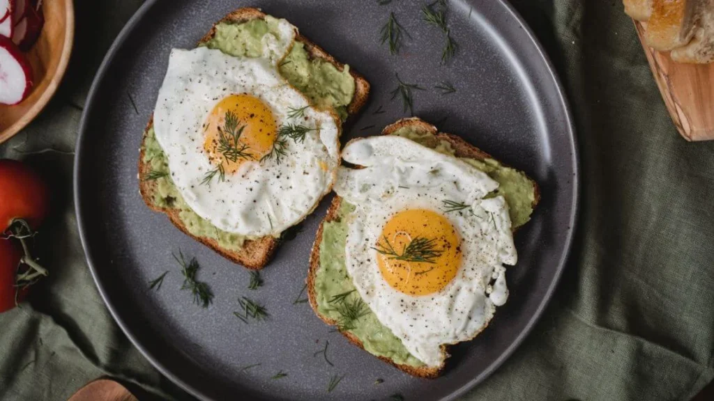 zdravé raňajky avokádový toast