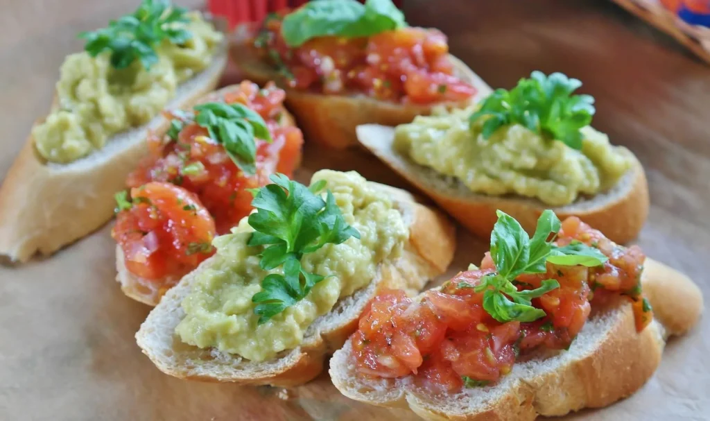 Bruschetta s paradajkami a bazalkou